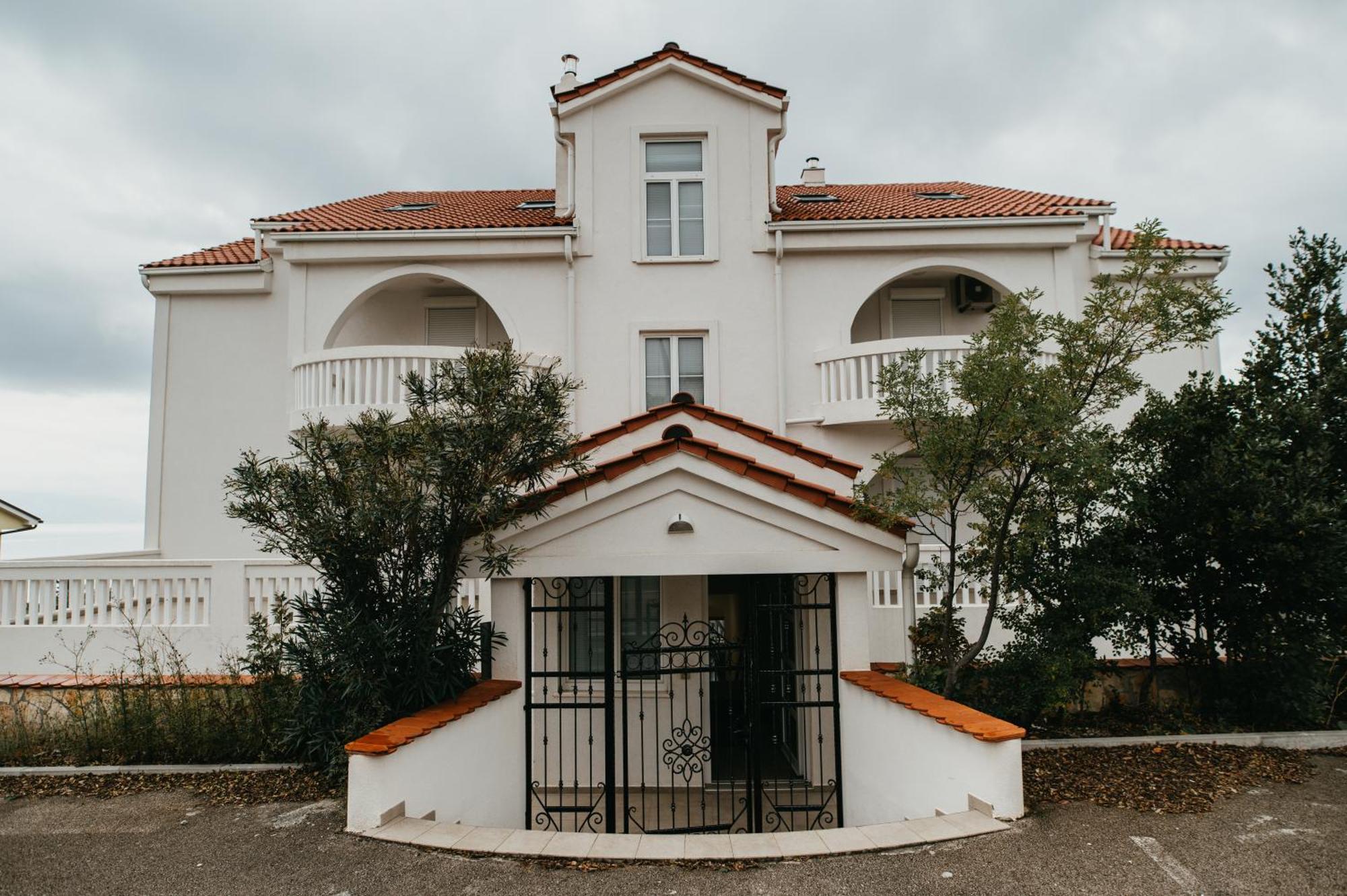 Villa Bellevue ノヴィ・ヴィノドロスキー エクステリア 写真