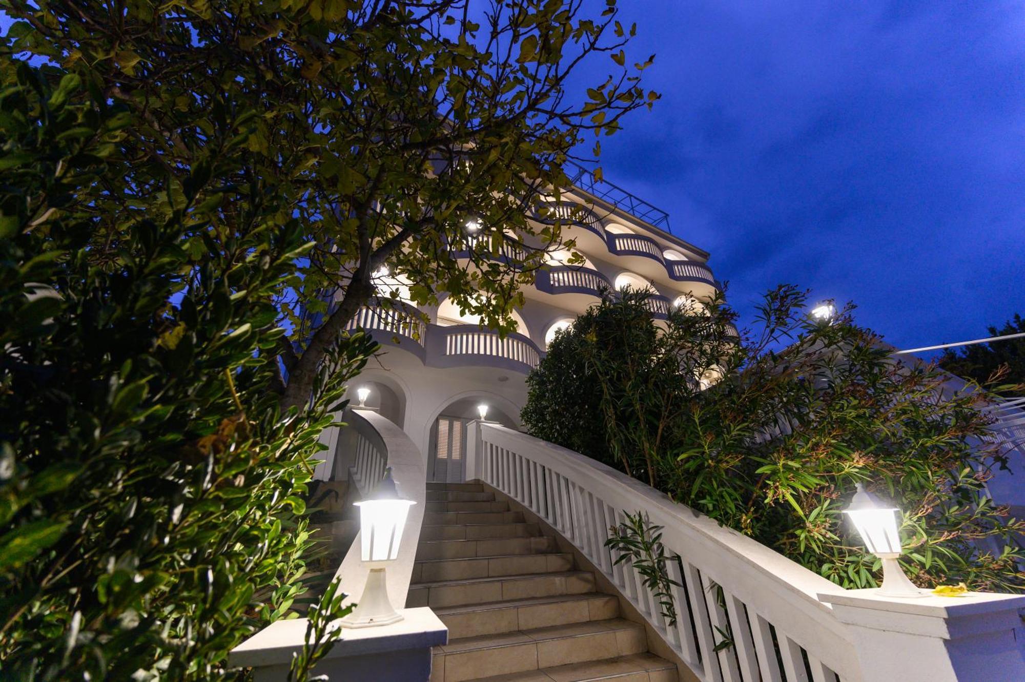 Villa Bellevue ノヴィ・ヴィノドロスキー エクステリア 写真